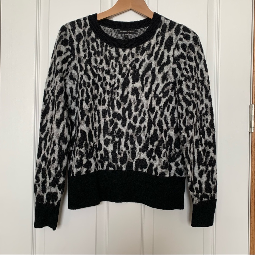 BANANA REPUBLIC black grey leopard print alpaca blend sweater size M